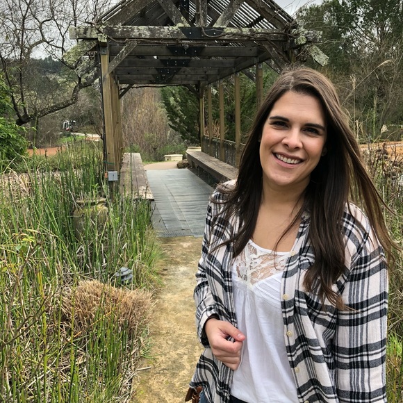 Meet your Posher, Sarah - Picture 1 of 3